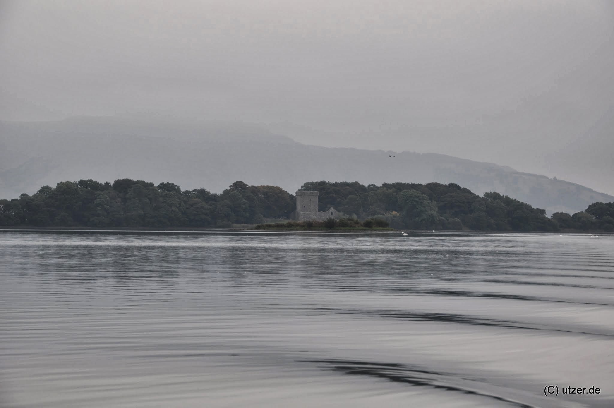 Schloss Loch Leven vom See aus.