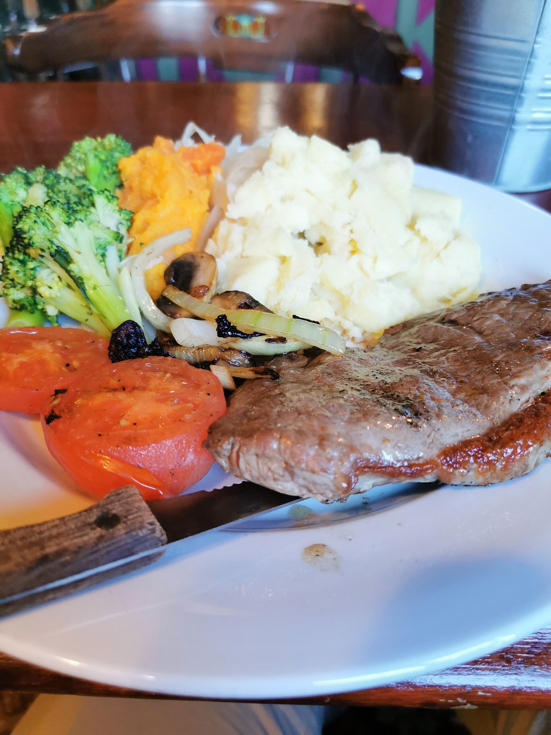 Steak, mash and vegetable - Steak, Gemüse und Kartoffelpüree