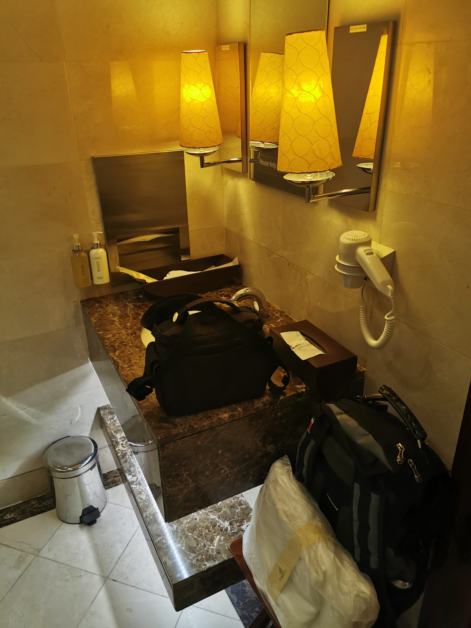 Waschbecken in der Emirates Lounge in Dubai