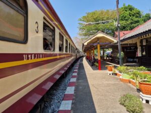 Fahrt mit der "Todeseisenbahn" in Kanchanaburi
