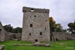 Der Hauptwohnturm.