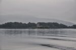 Schloss Loch Leven vom See aus.