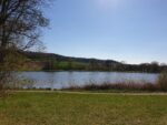 Naherholungsgebiet, Naturschwimmbad, öffentlich, mit Toiletten und Duschen, kostenlos.