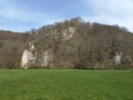 Felsen im Tal, hinter uns liegt die Lauter.