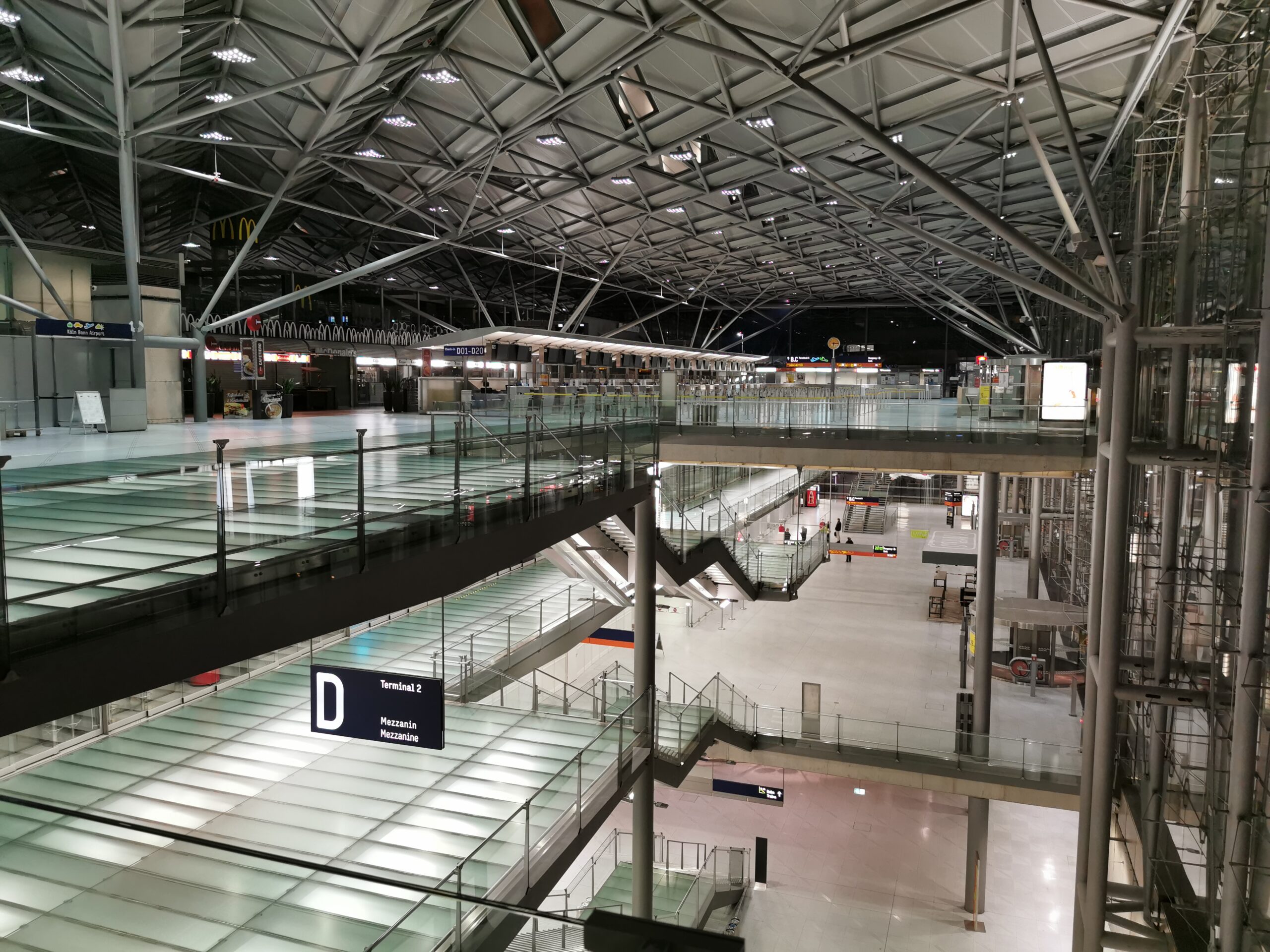 Kölner Flughafen während einer Pandemie